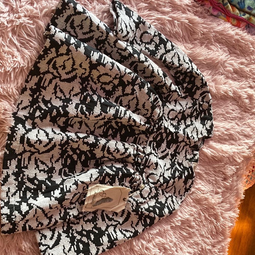 A. Bird size 6 little girls’ dress, w/ buttons on back, only worn a few times